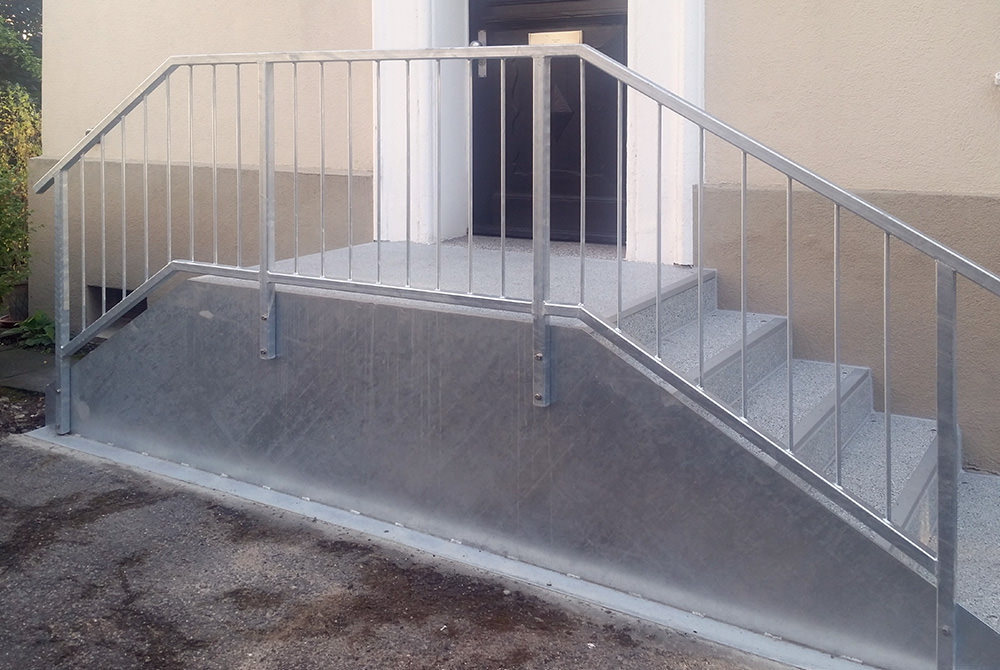 Die Edelstahlschlosserei Nappenfeld aus Mühlheim fertigte für ein Einfamilienhaus einen neuen Treppenaufgang