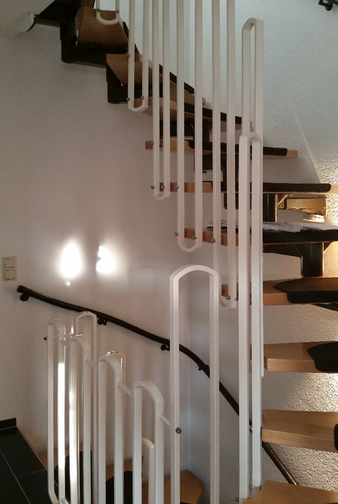 Der Treppenbauspezialist Nappenfeld aus Mühlheim tauschte kurzerhand das Treppengeländer im Treppenhaus eines Einfamilienhauses aus