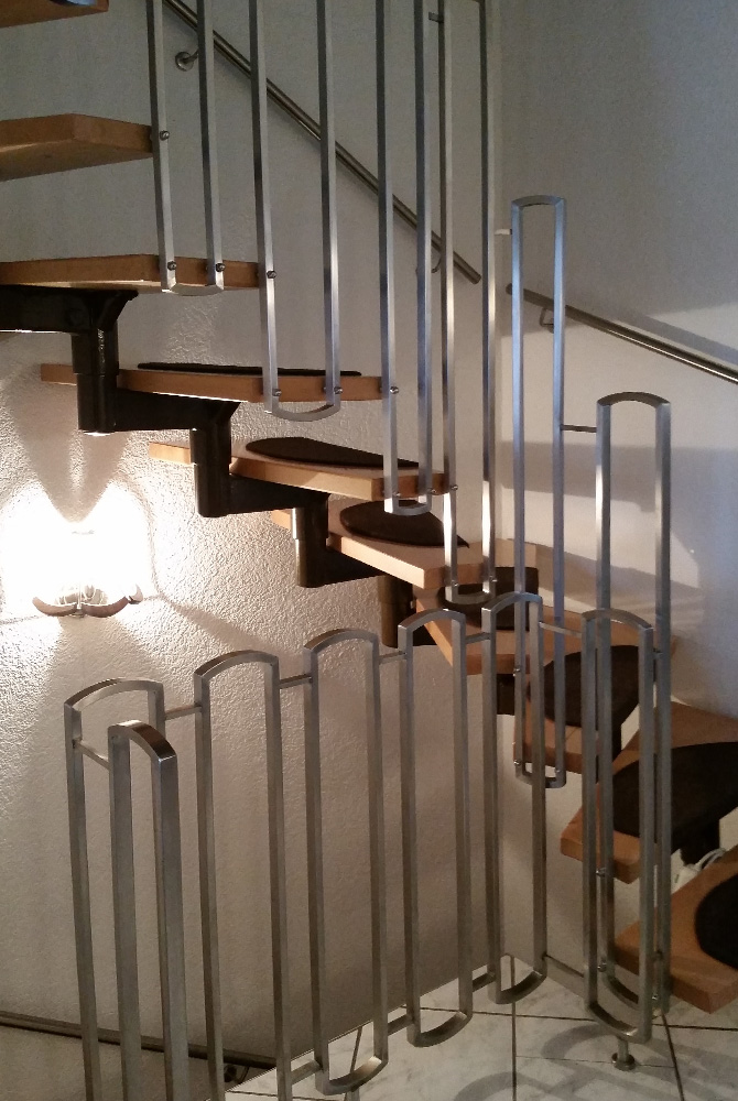 Der Treppenbauspezialist Nappenfeld aus Mühlheim tauschte kurzerhand das Treppengeländer im Treppenhaus eines Einfamilienhauses aus