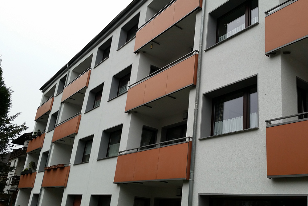 Neue Balkongeländer in Essen-Werden, geplant und gebaut von der Edelstahlschlosserei Nappenfeld aus Mühlheim