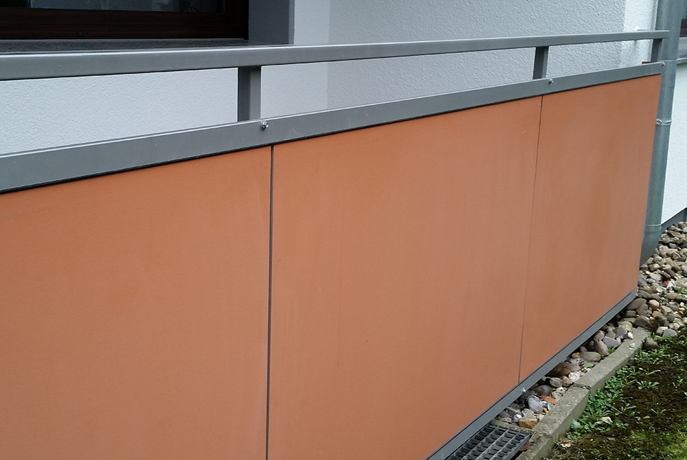 Neue Balkongeländer in Essen-Werden, geplant und gebaut von der Edelstahlschlosserei Nappenfeld aus Mühlheim