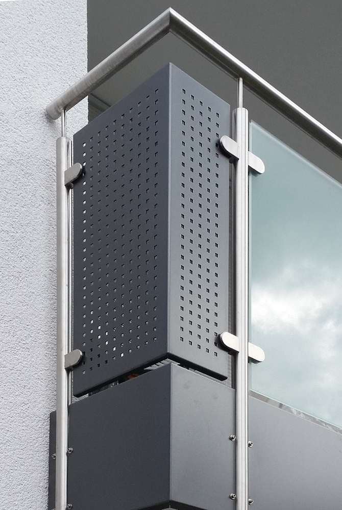 Für ein Mehrfamilienhaus in Düsseldorf fertigten der Edelstahl-Experte Nappenfeld aus Mülheim neue Edelstahl-Balkongeländer