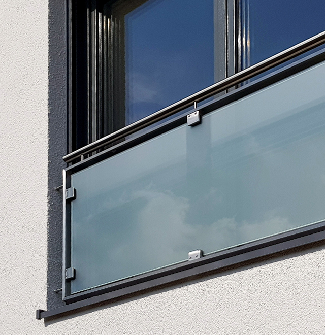 Windfang aus Glas  Nappenfeld Edelstahl Schlosserei in Mülheim an