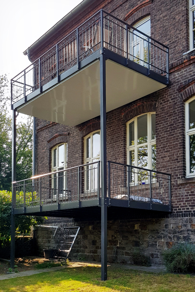 Neue Balkonanlage in Essen, geplant und gebaut von der Edelstahlschlosserei Nappenfeld aus Mühlheim