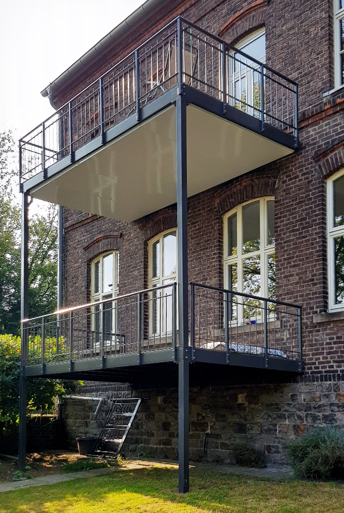 Neue Balkonanlage in Essen, geplant und gebaut von der Edelstahlschlosserei Nappenfeld aus Mühlheim Neue Balkonanlage in Essen, geplant und gebaut von der Edelstahlschlosserei Nappenfeld aus Mühlheim