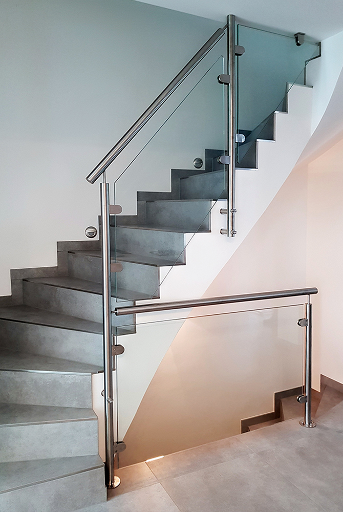 Düsseldorf: Treppe im coolen Look, konstruiert und eingebaut von der Edelstahlschlosserei Nappenfeld aus Mühlheim Düsseldorf: Treppe im coolen Look, konstruiert und eingebaut von der Edelstahlschlosserei Nappenfeld aus Mühlheim