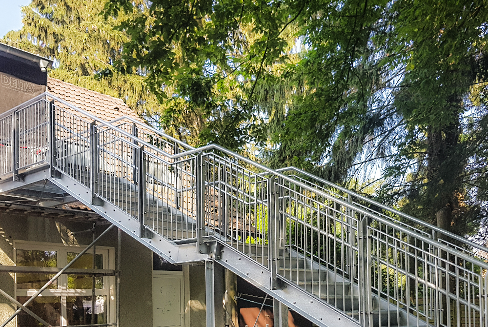 In Mülheim-Heißen realisierte die Edelstahlschlosserei Nappenfeld eine neue Treppe als Fluchtweg für eine KiTa