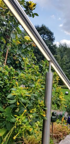 In Oberhausen realisierte die Edelstahlschlosserei Nappenfeld aus dem Ruhrgebiet einen neuen Handlauf mit integrierter LED-Beleuchtung In Oberhausen realisierte die Edelstahlschlosserei Nappenfeld aus dem Ruhrgebiet einen neuen Handlauf mit integrierter LED-Beleuchtung