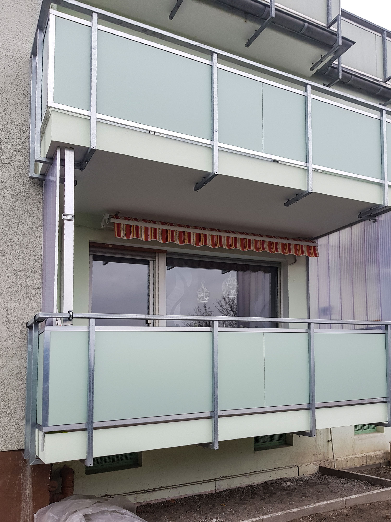 Neue Balkone in Dinslaken, modernisiert von der Edelstahlschlosserei Nappenfeld aus Mühlheim