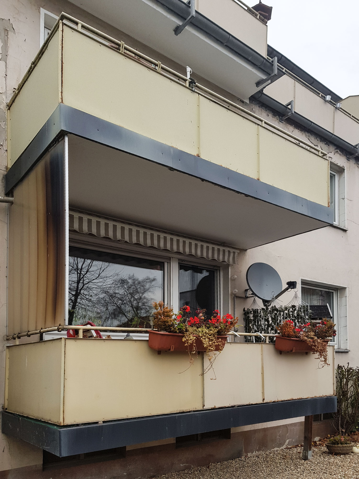 Neue Balkone in Dinslaken, modernisiert von der Edelstahlschlosserei Nappenfeld aus Mühlheim