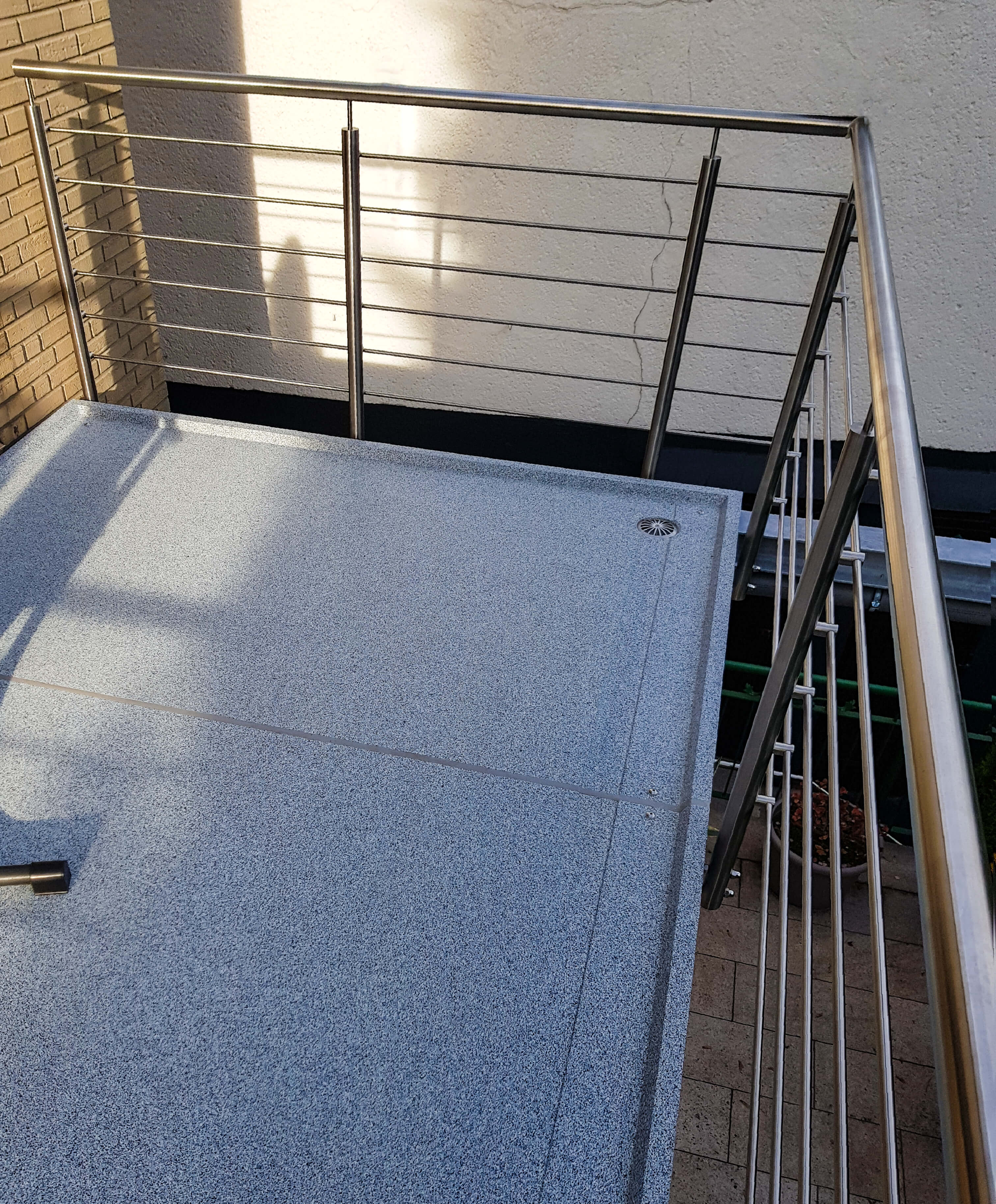 In Mülheim installierte der Edelstahlexperte Nappenfeld einen freitragenden Balkon
