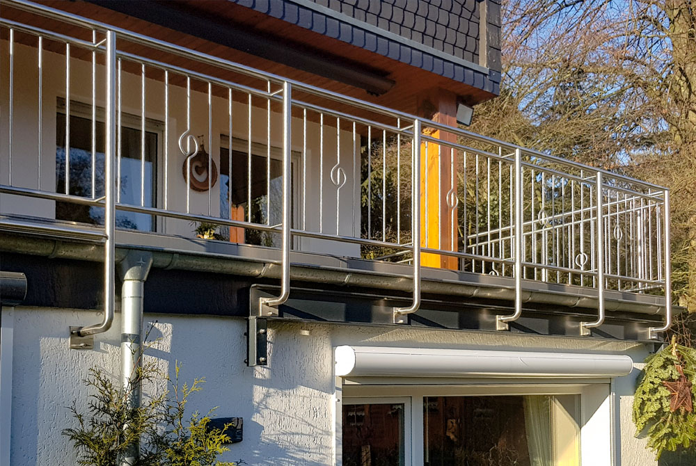 18 m Edelstahlgeländer in Mühlheim von Edelstahlschlosserei Nappenfeld, konzipiert und realisiert