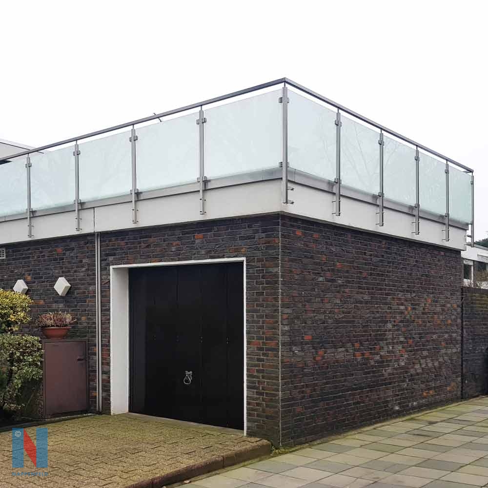 Edelstahlgeländer in XXL in Duisburg, konzipiert, konstruiert und montiert von der Edelstahlschlosserei Nappenfeld aus Mühlheim