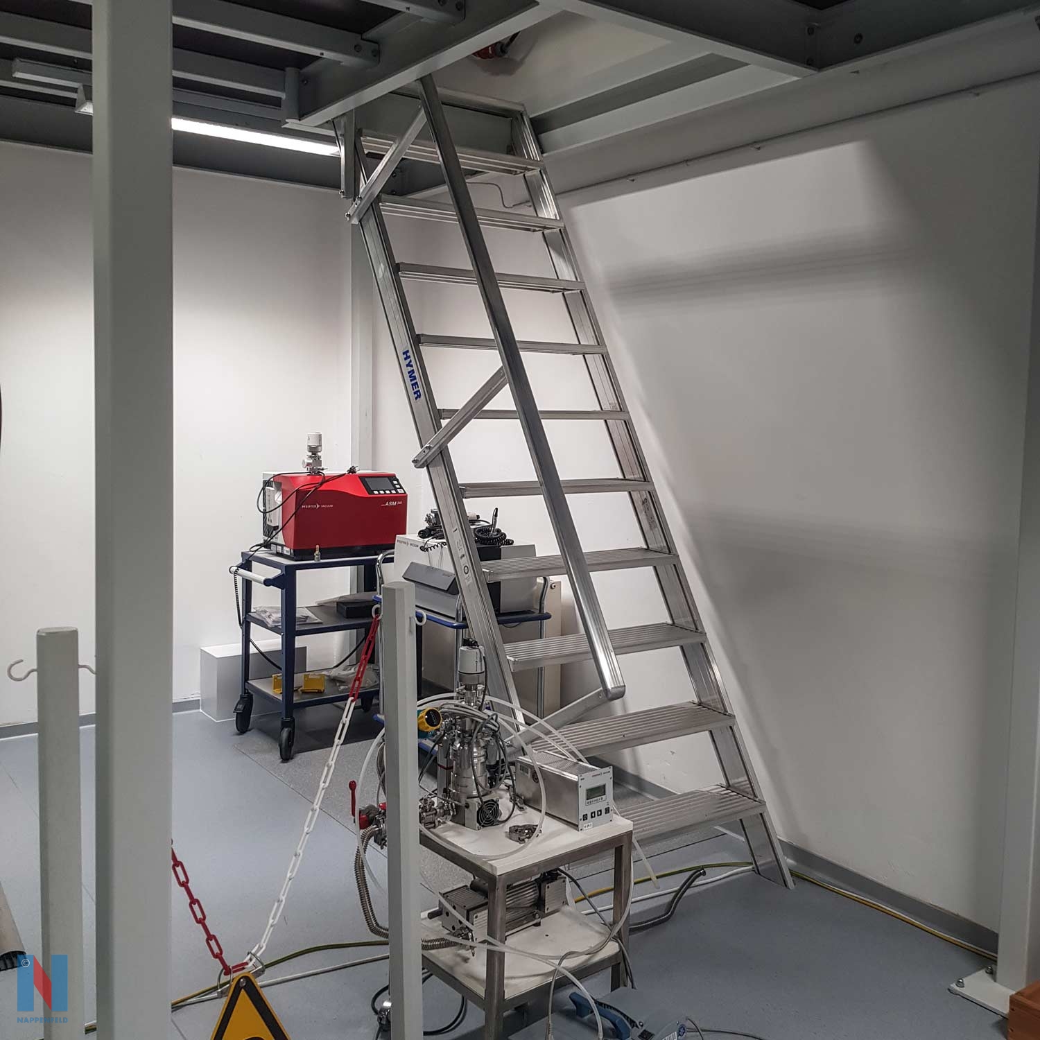 Stahlbühne für MPI in Mühlheim, geplant und umgesetzt von der Edelstahlschlosserei Nappenfeld aus Mühlheim