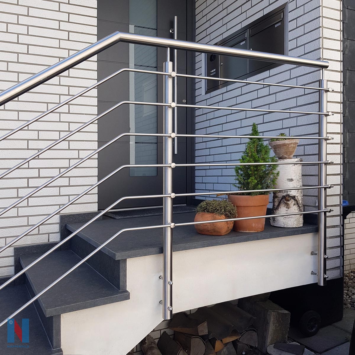Edelstahlgeländer für EFH in Mühlheim, geplant und umgesetzt von der Edelstahlschlosserei Nappenfeld aus Mülheim