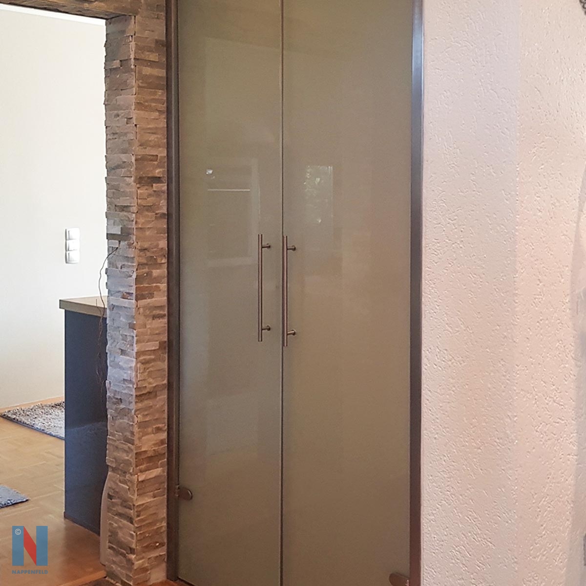 Edelstahl fürs Interieur in Ratingen, geplant und umgesetzt von der Edelstahlschlosserei Nappenfeld aus Mülheim