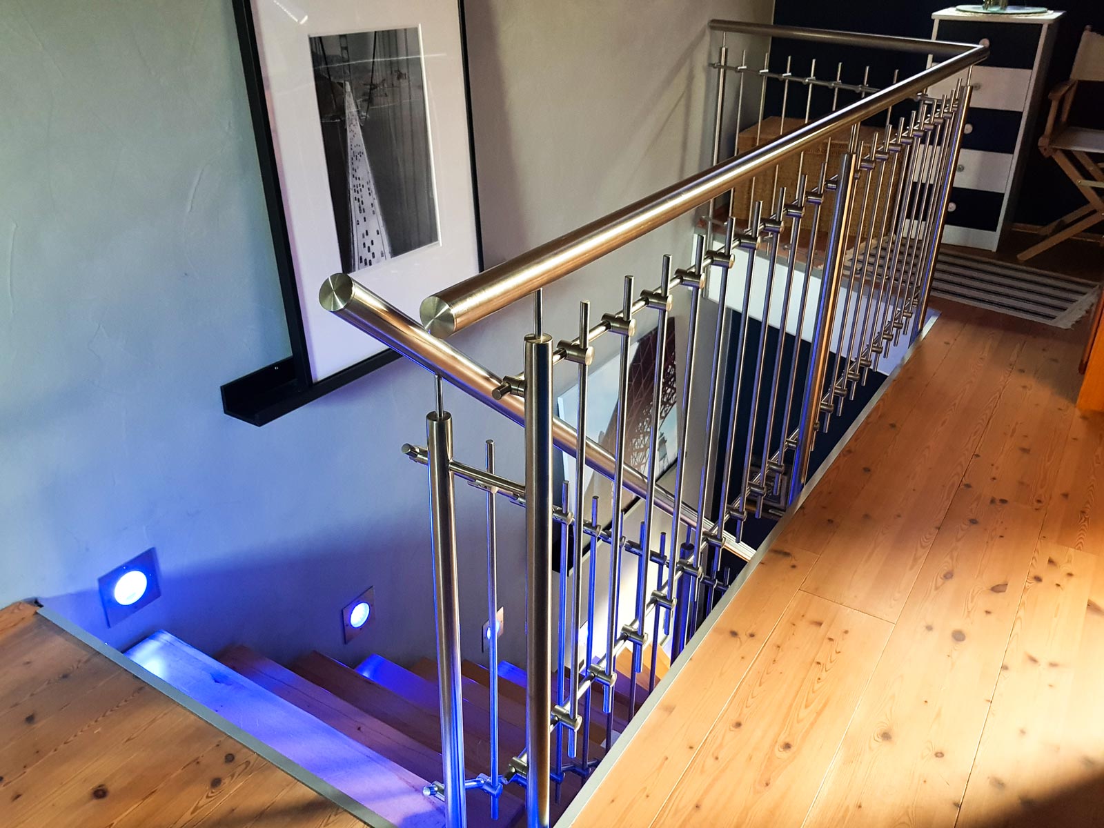 Treppengeländer aus Edelstahl in Mühlheim, geplant und umgesetzt von der Edelstahlschlosserei Nappenfeld aus Mülheim