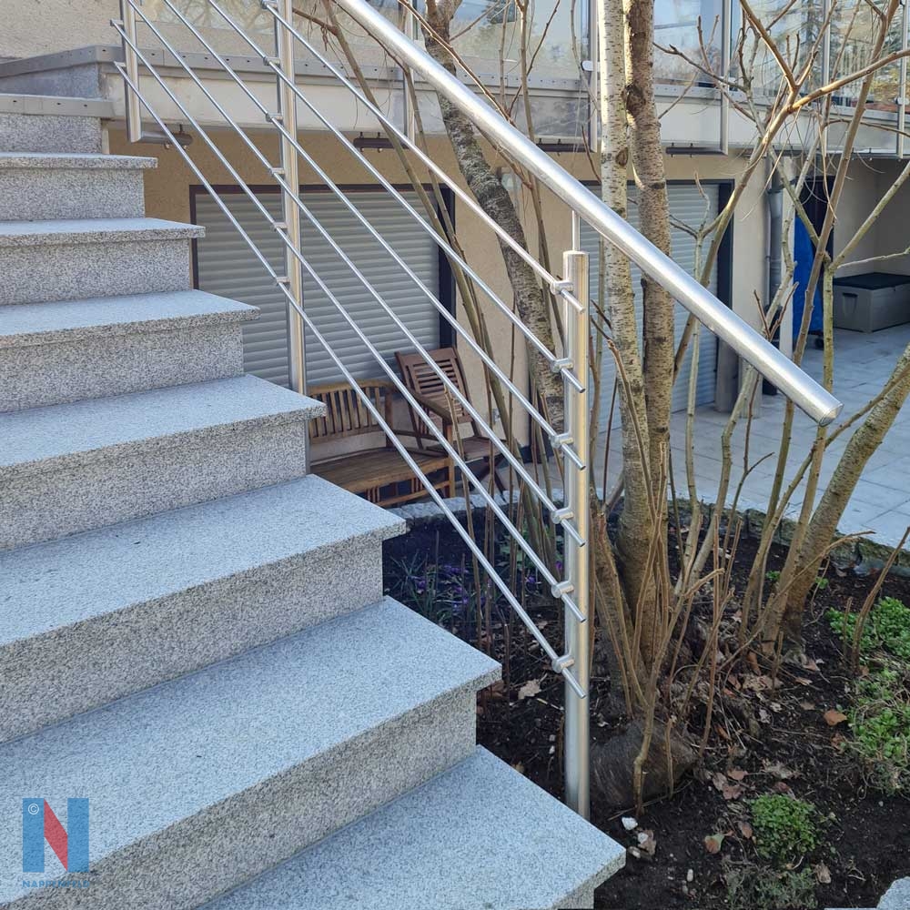 OUTDOOR Edelstahlgeländer für MFH in Essen, gebaut und umgesetzt von der Edelstahlschlosserei Nappenfeld aus Mülheim