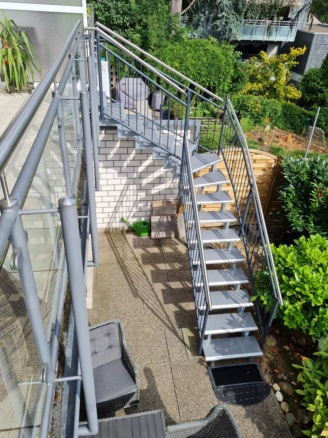 Treppenbau in den Mülheimer Garten von der Edelstahlschlosserei Nappenfeld aus Mühlheim, gebaut und umgesetzt