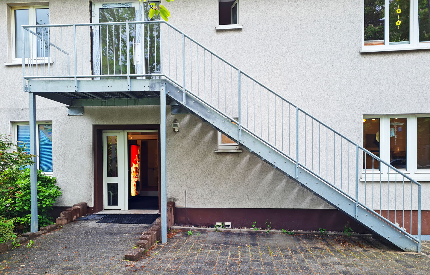 Zweiter Fluchtweg durch neue Treppe, gebaut von der Edelstahlschlosserei Nappenfeld aus Mühlheim