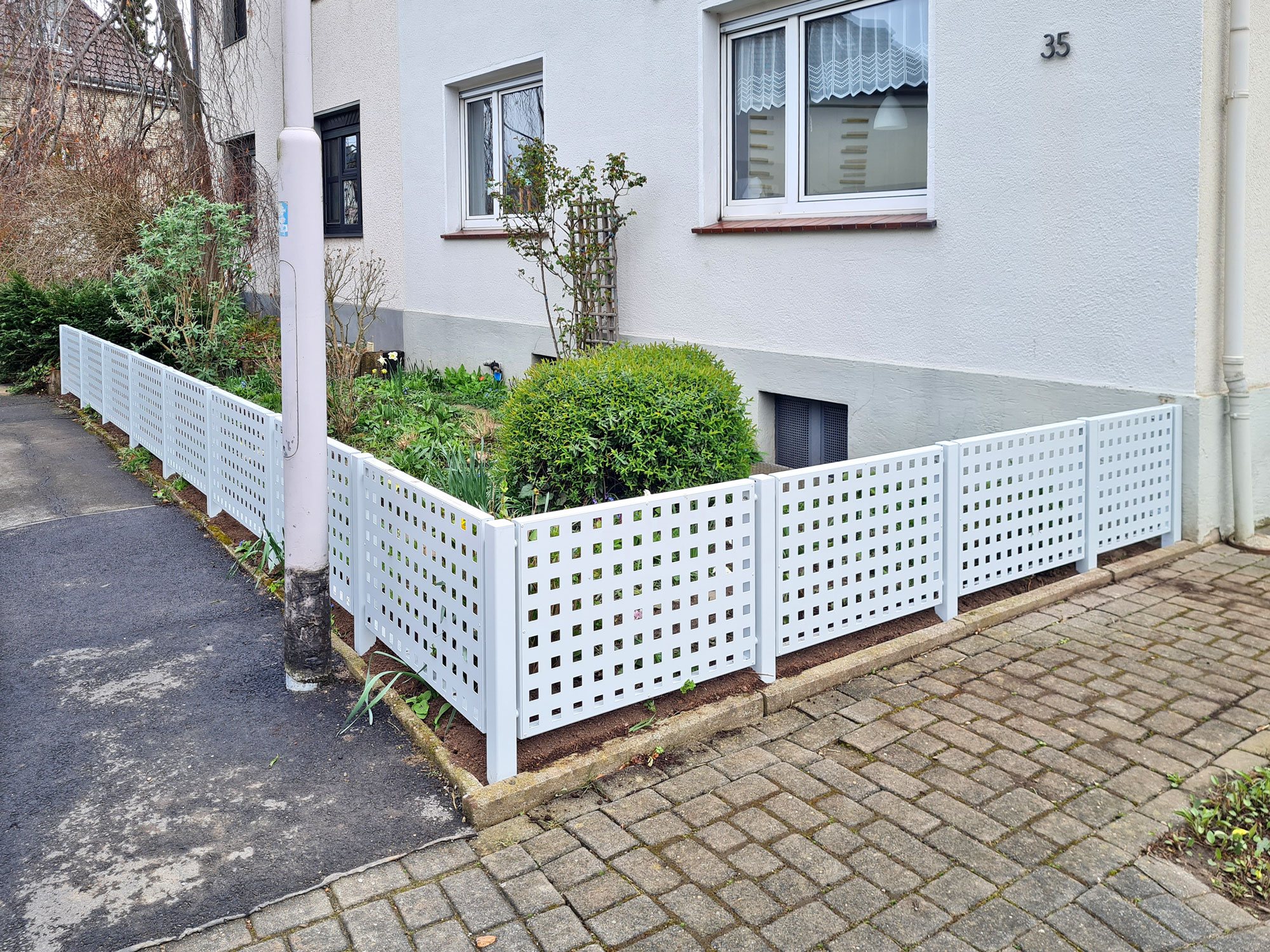 Edelstahlschlosserei Nappenfeld fertigt Zaun-Element für Kunden aus Mühlheim