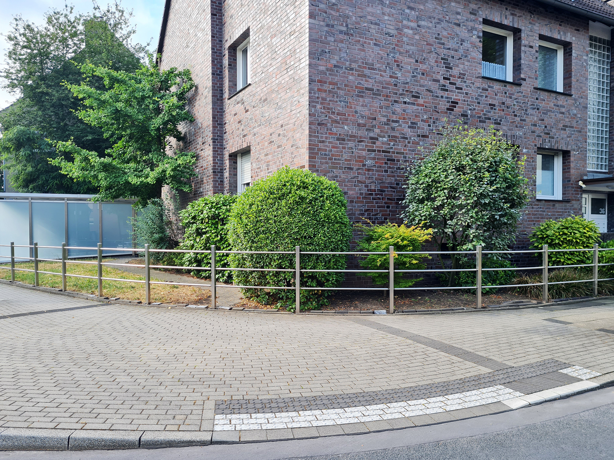 In Essen baut Edelstahlschlosserei Nappenfeld eine Edelstahl Zaun Anlage mit Handarbeit