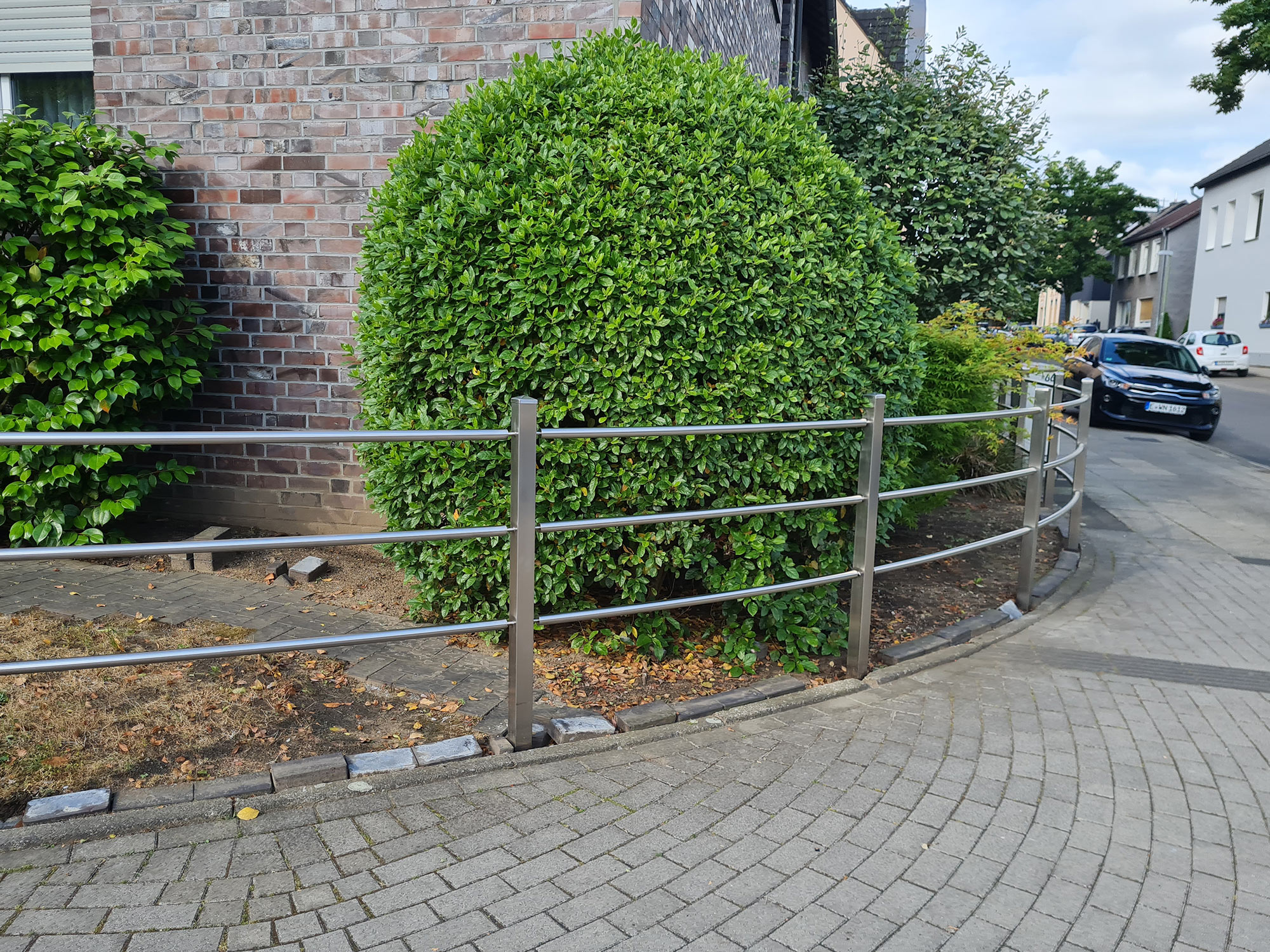 In Essen baut Edelstahlschlosserei Nappenfeld eine Edelstahl Zaun Anlage mit Handarbeit