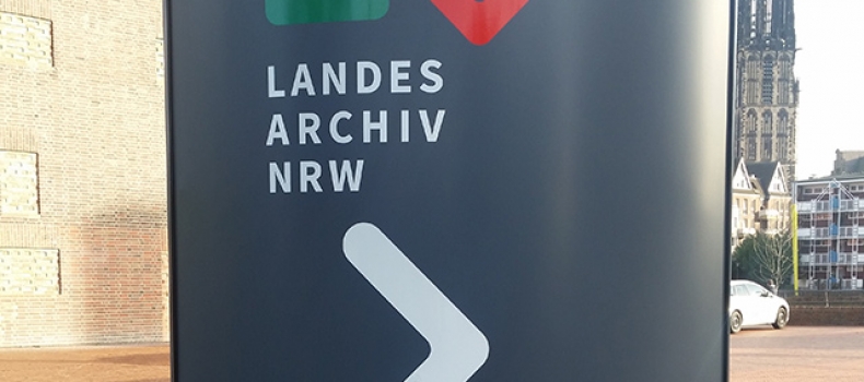 Hinweisschilder für Landesarchiv NRW