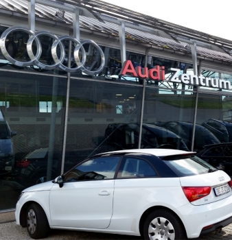 Unterkonstruktion für Audi-Werbeanlagen