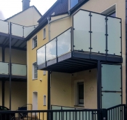 Wie man auch auf engem Raum ästhetisch ansprechende Lösungen findet, zeigt der Balkonbau-Spezialist Nappenfeld aus Mühlheim in Essen. Dort montierte das Unternehmen zwei Balkontürme.