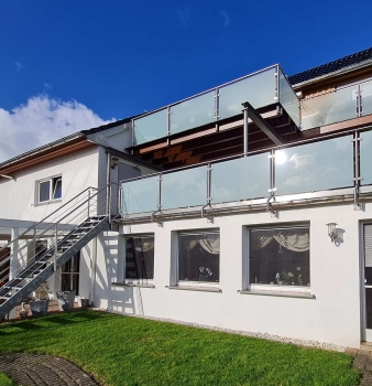 Balkon plus Treppe in den Garten