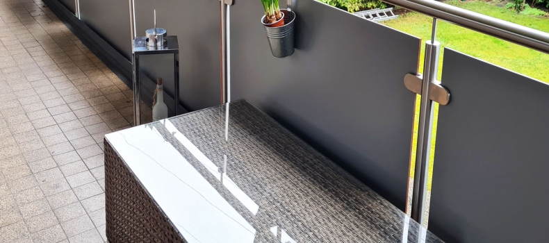 Edelstahl-Geländer mit HPL-Platten
