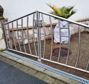 Kunstvoll gefertigte Tore aus Edelstahl hergestellt von der Edelstahlschlosserei Nappenfeld aus Mühlheim