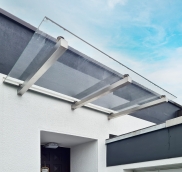 Freischwebendes Edelstahl-Vordach in Dinslaken montiert von der Edelstahlschlosserei Nappenfeld
