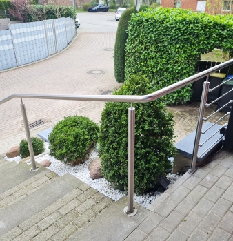 Edelstahlgeländer in Düsseldorf montiert