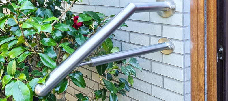 Gartenzugang: Freitragender Handlauf in Ratingen