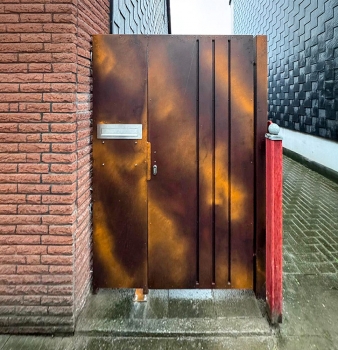 Eingangstor in Rostoptik für Wohnhaus in Duisburg