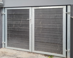 Verzinkte Tür-Anlage mit WPC-Verkleidung in Essen