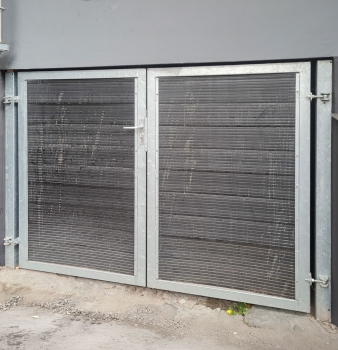 Verzinkte Tür-Anlage mit WPC-Verkleidung in Essen