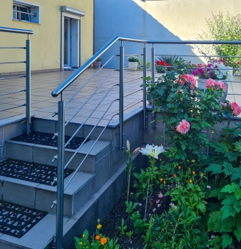 Edelstahlgeländer für Terrasse in Ratingen mit seitlicher Montage