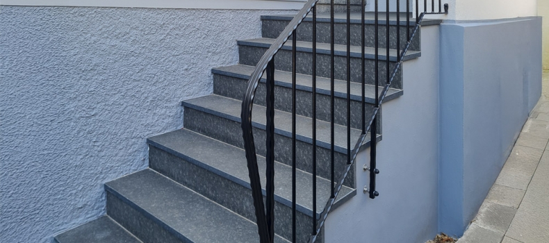 Schmiedegeländer für Eingangstreppe in Mülheim