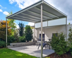 Edelstahl-Überdachung in Ratingen – bereit für den Sommer