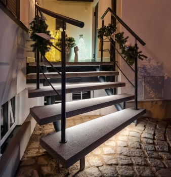 Einzelanfertigung: Treppe mit Edelstahl-Geländer in Duisburg