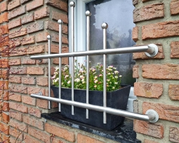 Edelstahl-Fenstergitter für Blumenkästen in Essen