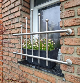 Edelstahl-Fenstergitter für Blumenkästen in Essen
