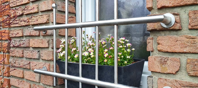 Edelstahl-Fenstergitter für Blumenkästen in Essen