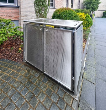 Edelstahl-Mülltonnenverkleidung im Stil des Eingangsgeländers in Essen