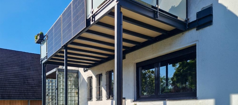 Größer und moderner: Neuer Balkon mit Glasgeländer in Duisburg