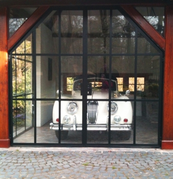 Verglaster Carport für Oldtimer
