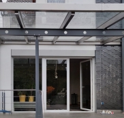 Vordach gefertigt und montiert von der Edelstahlschlosserei Nappenfeld aus Mühlheim